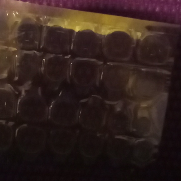 So what I'm selling is a kit to do your own press on nails And look cute. - Picture 3 of 8